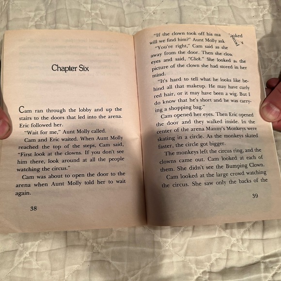 Cam Jansen and the mystery of the circus clown - Picture 6 of 8